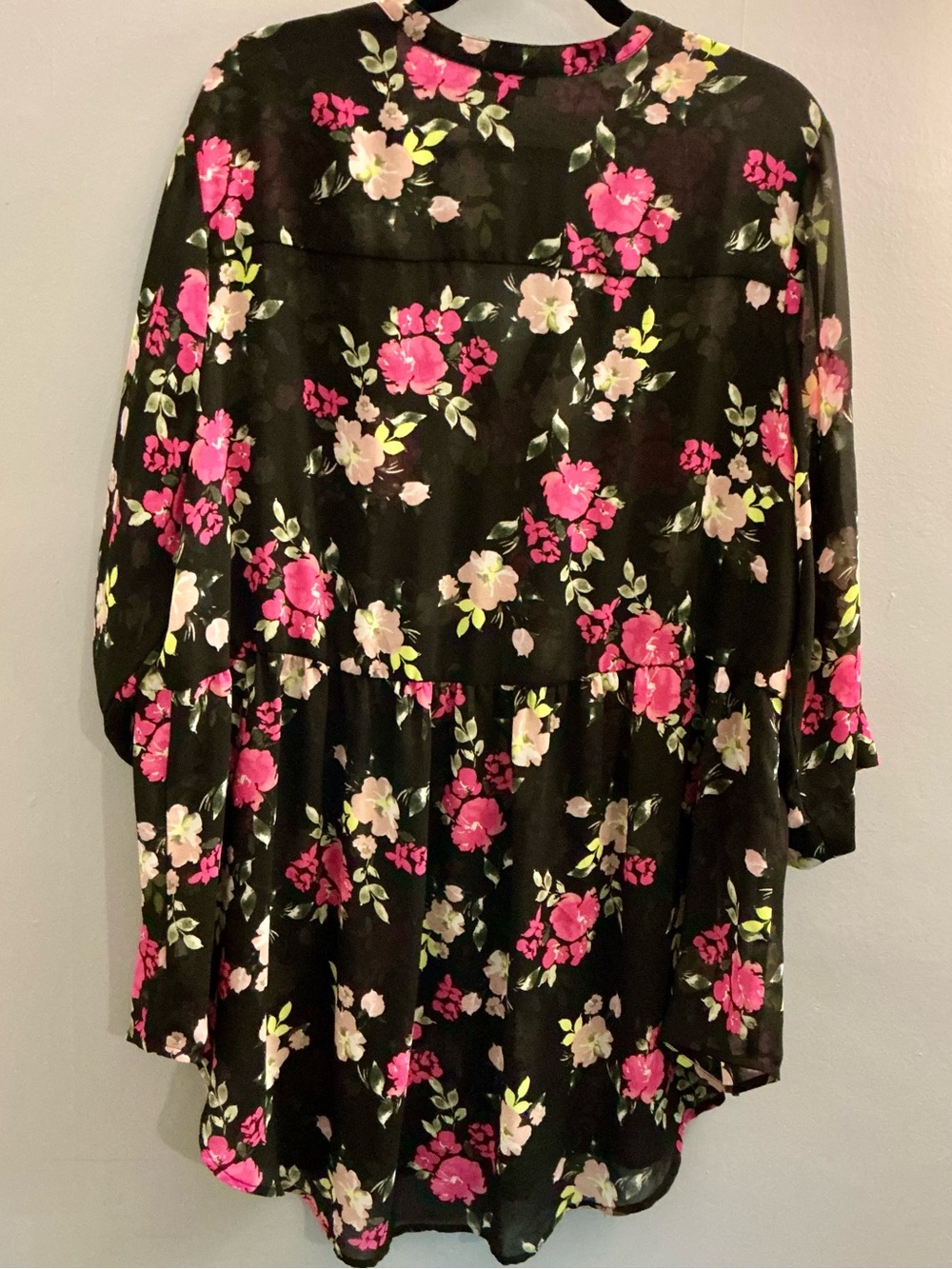 Torrid Lexie Floral Sheer Chiffon Tunic Blouse Size 3 Black Pink High Low - Picture 2 of 6